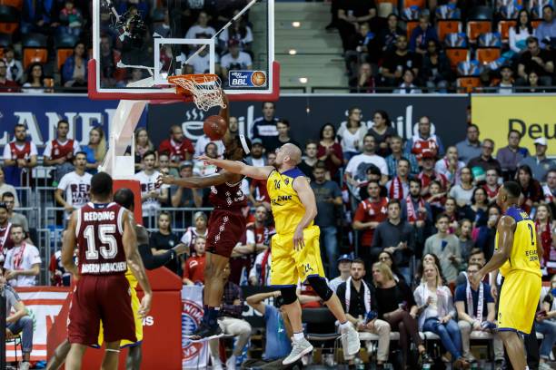 对年轻球员 对年轻球员