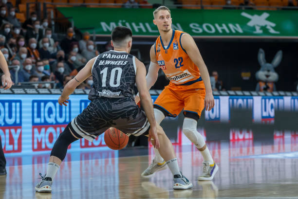 根据此前的 根据此前的